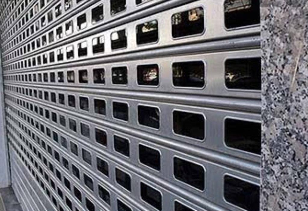 CORTINA DE ACERO TROQUELADA